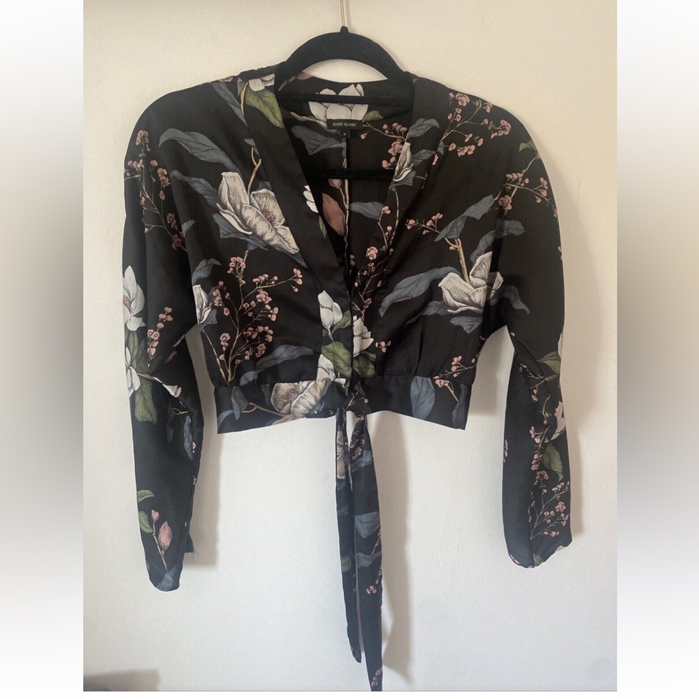 NWT RIVER ISLAND hook and eye floral crop top size XS/S